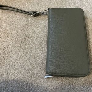 Green Wristlet- Thirty One Brand